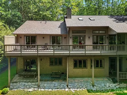 Exterior - 4 Nvya Ct, Brevard, NC 28712 photo 6 of 9
