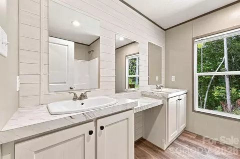 Bath - 93 Foxcroft Ln, Flat Rock, NC 28792 photo 1 of 1