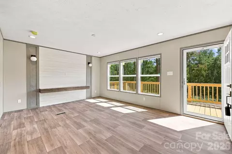Living - 93 Foxcroft Ln, Flat Rock, NC 28792 photo 1 of 4