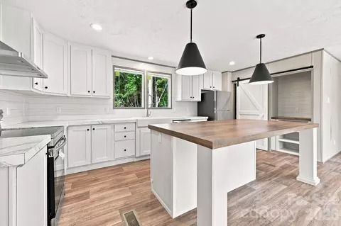 Kitchen - 93 Foxcroft Ln, Flat Rock, NC 28792 photo 2 of 4