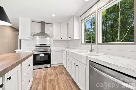 Kitchen - 93 Foxcroft Ln, Flat Rock, NC 28792 photo 4 of 4