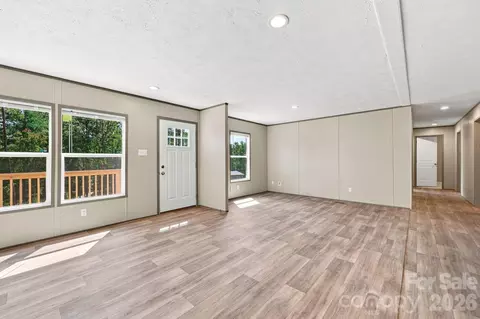 Living - 93 Foxcroft Ln, Flat Rock, NC 28792 photo 4 of 4