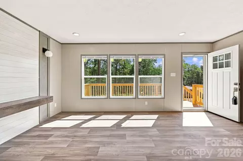 Living - 93 Foxcroft Ln, Flat Rock, NC 28792 photo 2 of 4