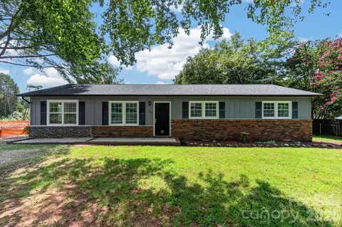123 Robinette Ln, Statesville, NC 28625