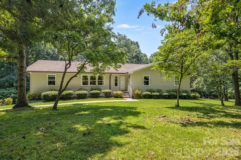 11 E Ridgeway Dr, Weaverville, NC 28787
