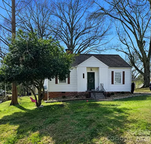 506 S Cedar St, Lincolnton, NC 28092