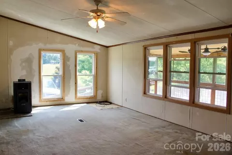 Living - 24 Karis Ln, Clyde, NC 28721 photo 2 of 3