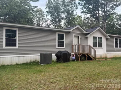 818 Poison Cove Rd, Clyde, NC 28721