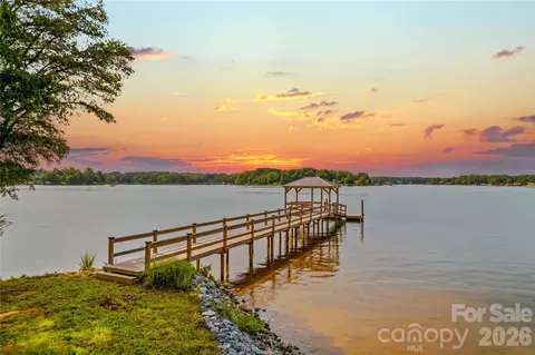 7152 Channelview Dr, Sherrills Ford, NC 28673