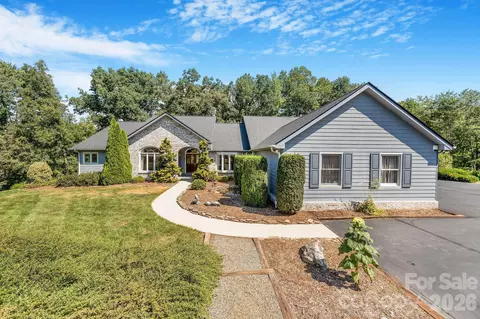 13 Lowry Ln, Weaverville, NC 28787