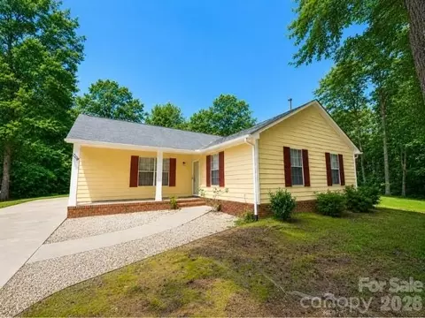 2208 Pinebrook Cir, Charlotte, NC 28208