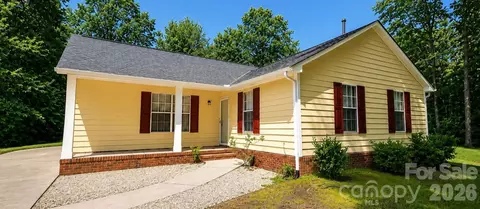 2208 Pinebrook Cir, Charlotte, NC 28208