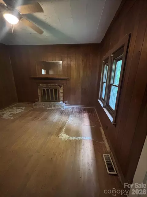 Living - 40 Beaver St, Tryon, NC 28782 photo 2 of 2