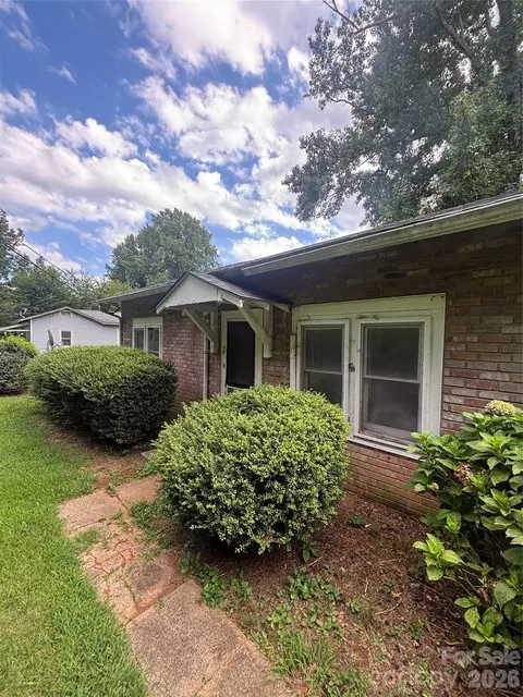 Exterior - 40 Beaver St, Tryon, NC 28782 photo 2 of 8