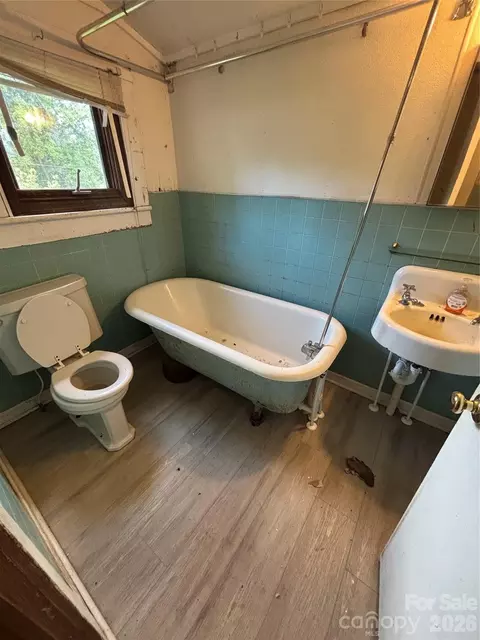 Bath - 40 Beaver St, Tryon, NC 28782 photo 1 of 1