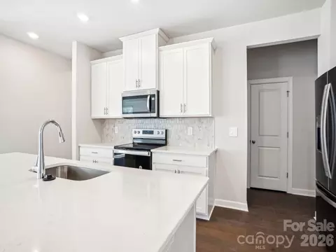 1555 31st Ne St NE, Conover, NC 28613 photo 4
