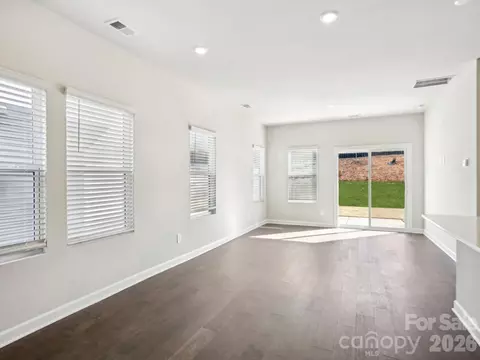 1555 31st Ne St NE, Conover, NC 28613 photo 3