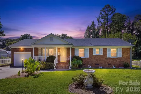5218 Dolphin Ln, Charlotte, NC 28215