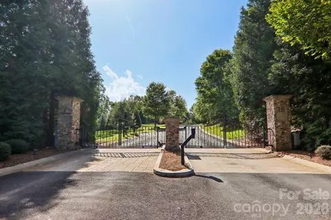 35 Mountain Pkwy, Mill Spring, NC 28756 photo 2