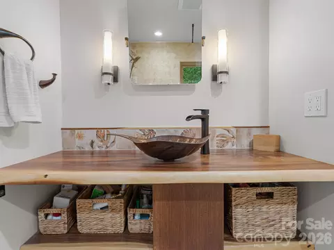 Bath - 12 E Park Dr, Tryon, NC 28782 photo 2 of 3