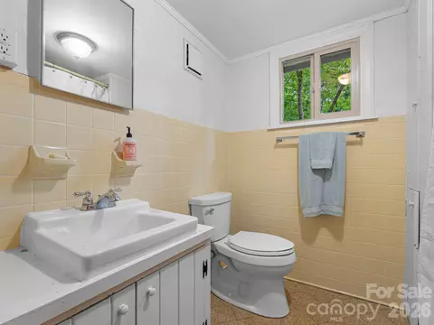 Bath - 12 E Park Dr, Tryon, NC 28782 photo 3 of 3