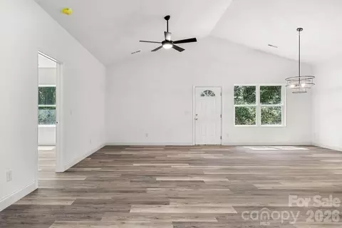 Living - 503 E Dunlap St, Lancaster, SC 29720 photo 3 of 4