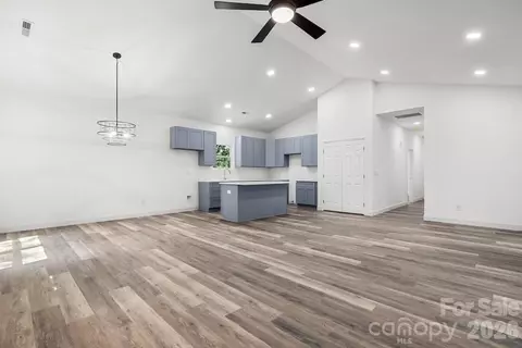 Living - 503 E Dunlap St, Lancaster, SC 29720 photo 2 of 4