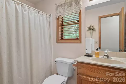Bath - 43 Thoren Ct, Clyde, NC 28721 photo 2 of 3