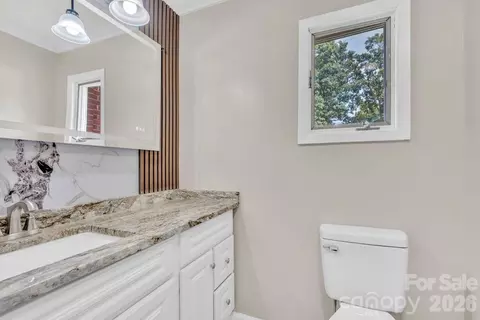 Bath - 490 Morehead Rd, Marion, NC 28752 photo 2 of 9