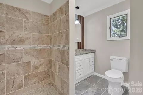 Bath - 490 Morehead Rd, Marion, NC 28752 photo 3 of 9