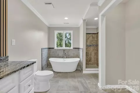 Bath - 490 Morehead Rd, Marion, NC 28752 photo 6 of 9