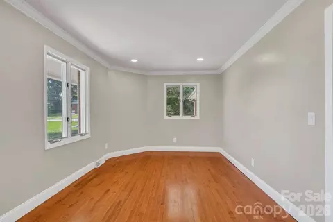 Living - 490 Morehead Rd, Marion, NC 28752 photo 6 of 7