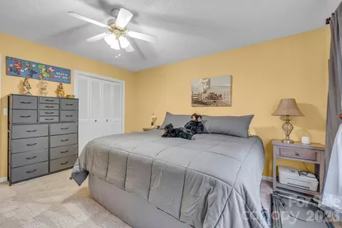 Bedroom - 655 Overlook Dr, Spruce Pine, NC 28777 photo 2 of 4