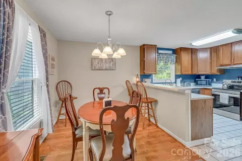 Dining - 655 Overlook Dr, Spruce Pine, NC 28777 photo 1 of 2