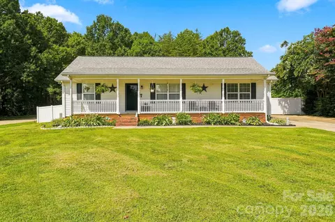 132 Kendra Dr, Mooresville, NC 28117