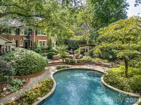 2137 Radcliffe Ave, Charlotte, NC 28207