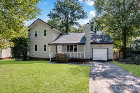 5300 Rolling Oak Ln, Charlotte, NC 28227