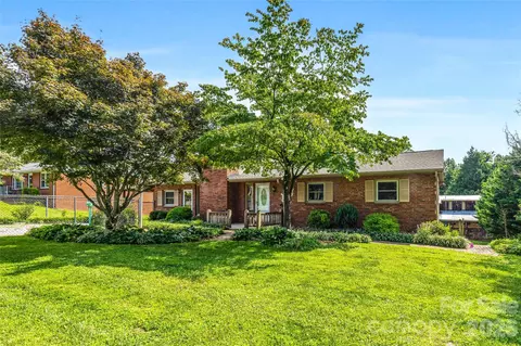 708 Loop Rd, Hendersonville, NC 28792