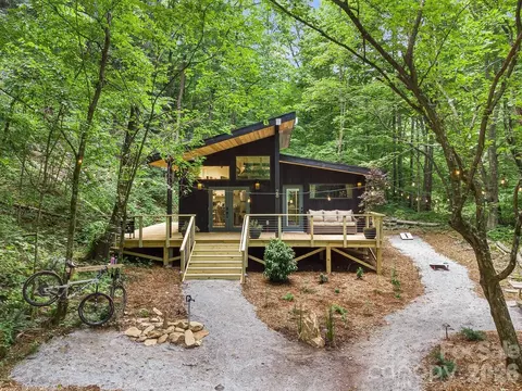 352 Twinbrook Ln, Maggie Valley, NC 28751