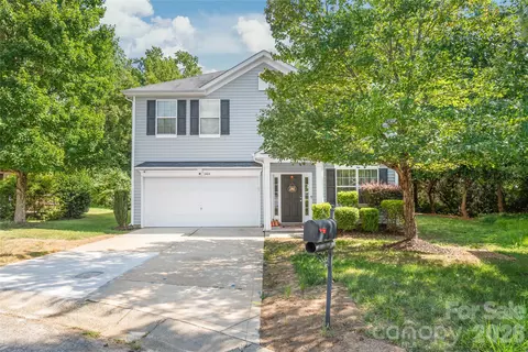 6404 Lanzerac Manor Dr, Charlotte, NC 28269