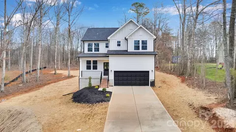 146 Forest Creek Dr, Statesville, NC 28625