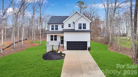 146 Forest Creek Dr, Statesville, NC 28625
