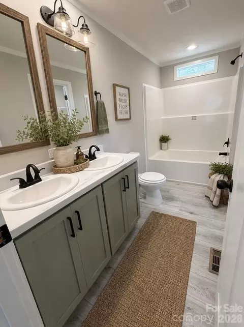 Bath - 2765 Piney Rd, Morganton, NC 28655 photo 1 of 5