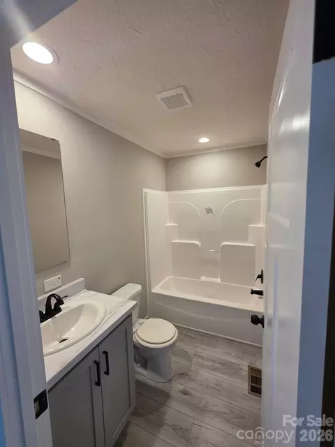 Bath - 2765 Piney Rd, Morganton, NC 28655 photo 4 of 5