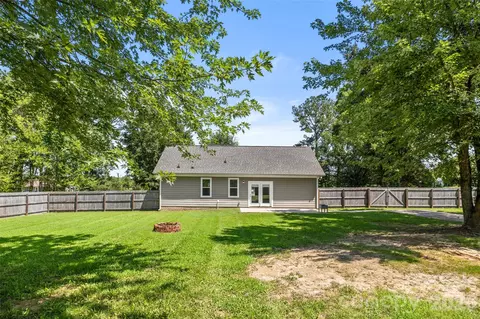 Exterior - 5013 Willow Run Dr, Monroe, NC 28110 photo 2 of 3