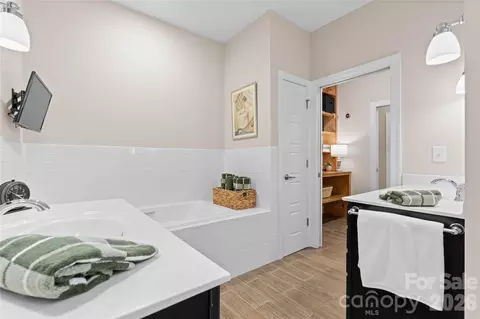 Bath - 12701 Meetinghouse Dr, Cornelius, NC 28031 photo 2 of 3