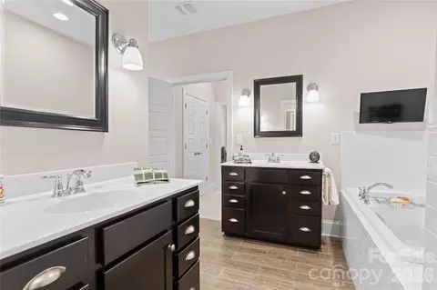 Bath - 12701 Meetinghouse Dr, Cornelius, NC 28031 photo 1 of 3