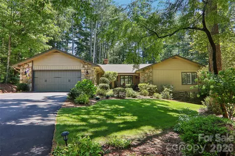 133 Larchmont Dr, Hendersonville, NC 28791