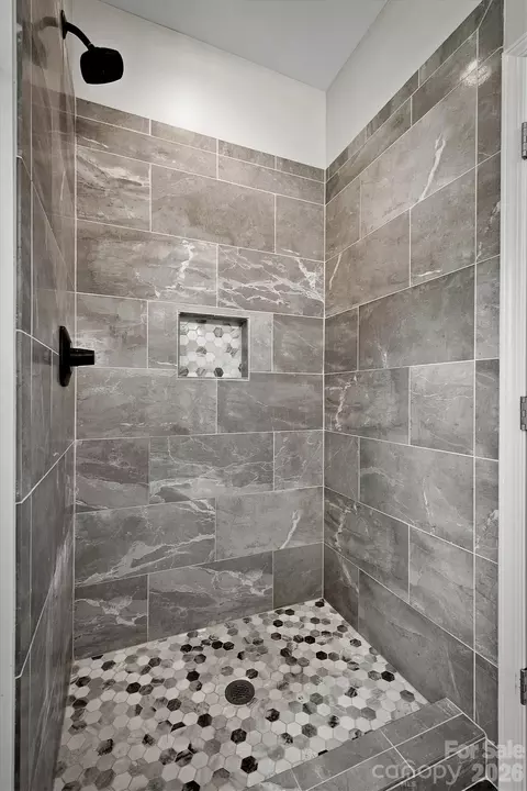 Bath - 4326 Boulder Dr, Morganton, NC 28655 photo 2 of 3