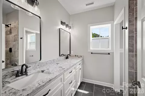 Bath - 4326 Boulder Dr, Morganton, NC 28655 photo 1 of 3